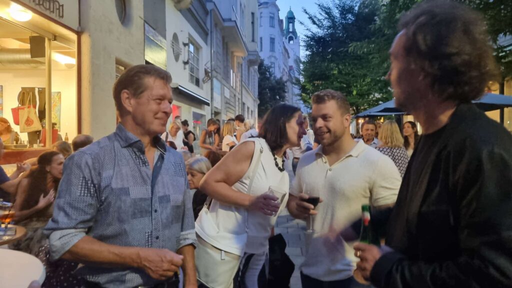 Ausstellung des Zyklus "Liebesgeschichten" mit Werken von Michael Pfeiffer vor dem kunstraum damani